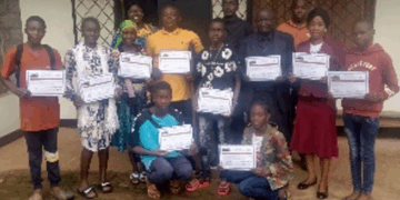 Les participants à la 9ème promotion de formation en informatique de Notre Dame d’Afrique ont reçu leur parchemin