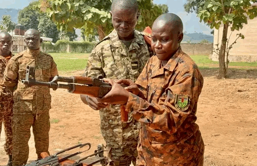 Les Douaniers Centrafricains en formation au Camp Kassaï ont reçu la visite de l’Inspection Générale de l’Armée Nationale