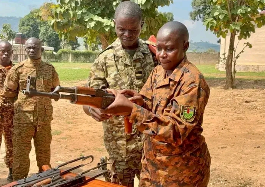 Les Douaniers Centrafricains en formation au Camp Kassaï ont reçu la visite de l’Inspection Générale de l’Armée Nationale