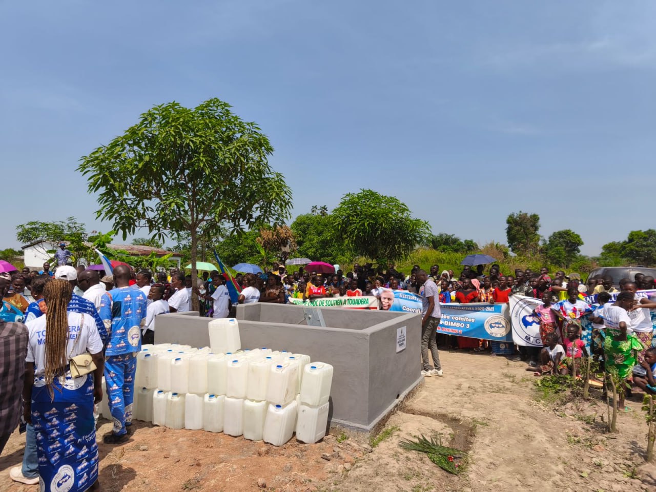 Sur instruction du Président Touadéra, le gouvernement et les partenaires russes poursuivent la fourniture d’eau potable à la population