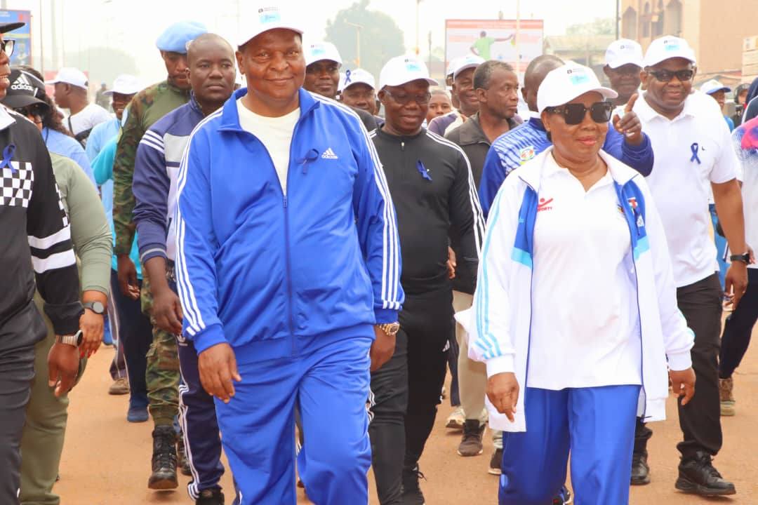 Le couple présidentiel clos le mois de «Novembre Bleu» par une marche sportive contre le cancer de la prostate