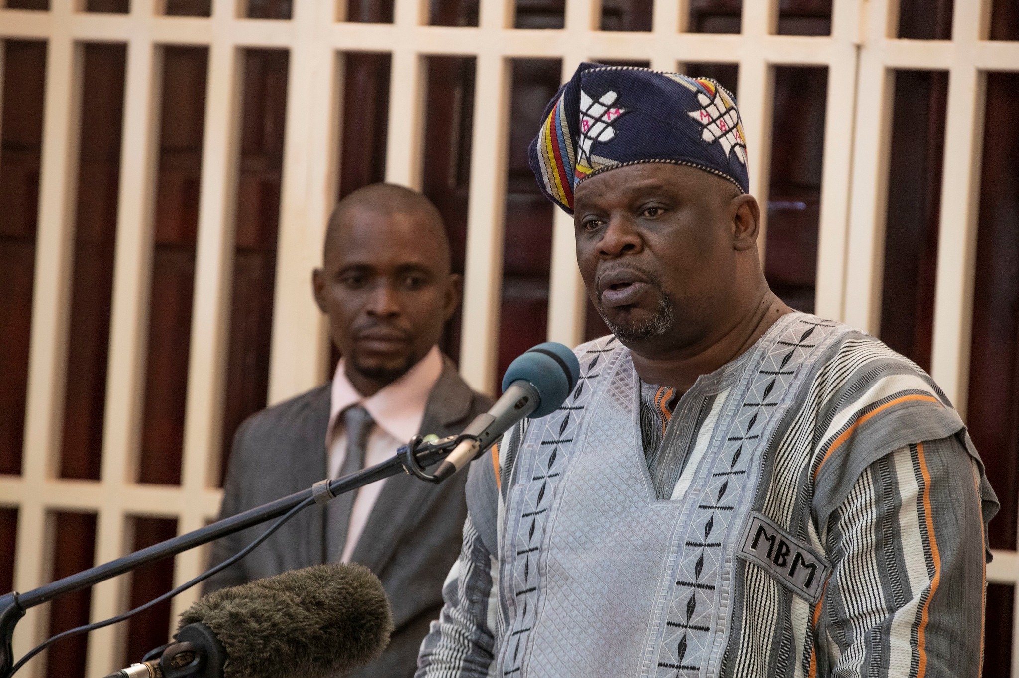 Elections du 28 décembre : le Président de l’ANE Dr Barthélemy Mathias Morouba réceptionne les bulletins de vote et des matériels sensibles