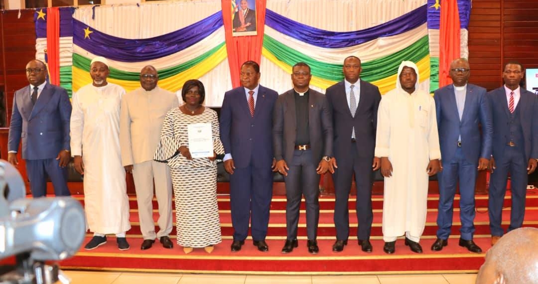 Les candidats à l’élection présidentielle de 2025 en RCA signent le Code de Bonne Conduite