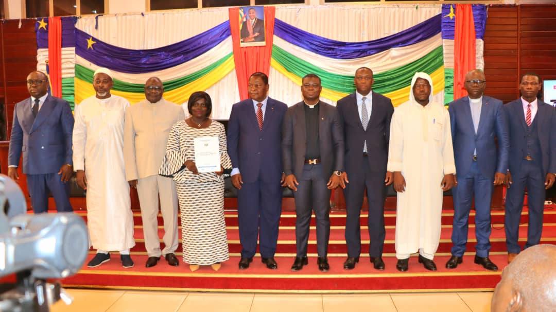 Les candidats à l’élection présidentielle de 2025 en RCA signent le Code de Bonne Conduite