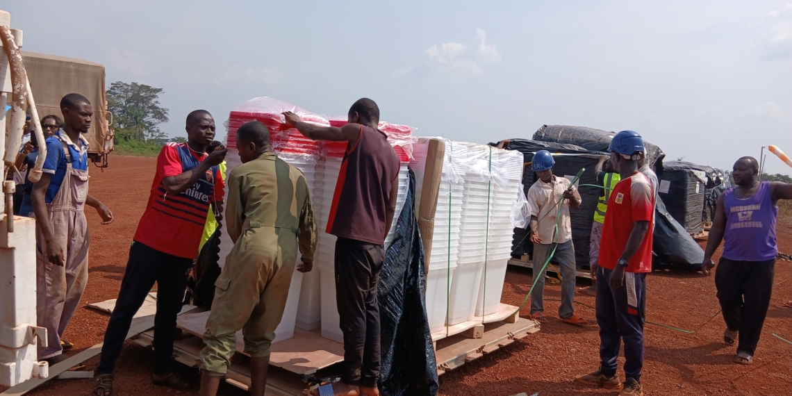 Prêts pour les élections en Centrafrique : la MINUSCA livre les urnes et isoloirs dans toutes les préfectures
