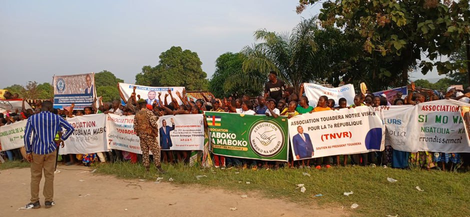 Les populations des 7ème et 9ème arrondissements de Bangui, ont scandé à Touadéra le slogan de «1er Tour KO»