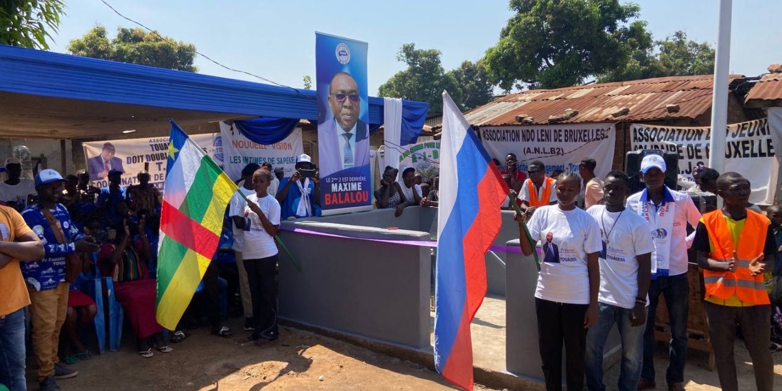 La population de quartier Sapéké 2, dotée de forage grâce à la vision politique du Président Touadéra et le soutien technique de la mission russe