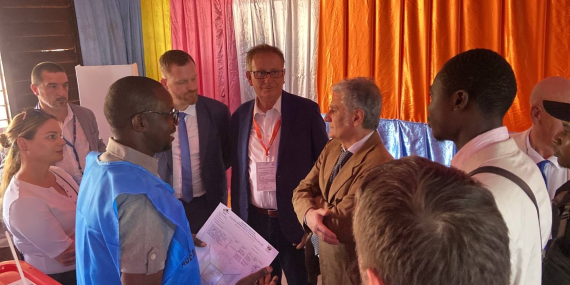 Les observateurs européens ont salué l&rsquo;organisation du vote dans les bureaux de vote à Bangui