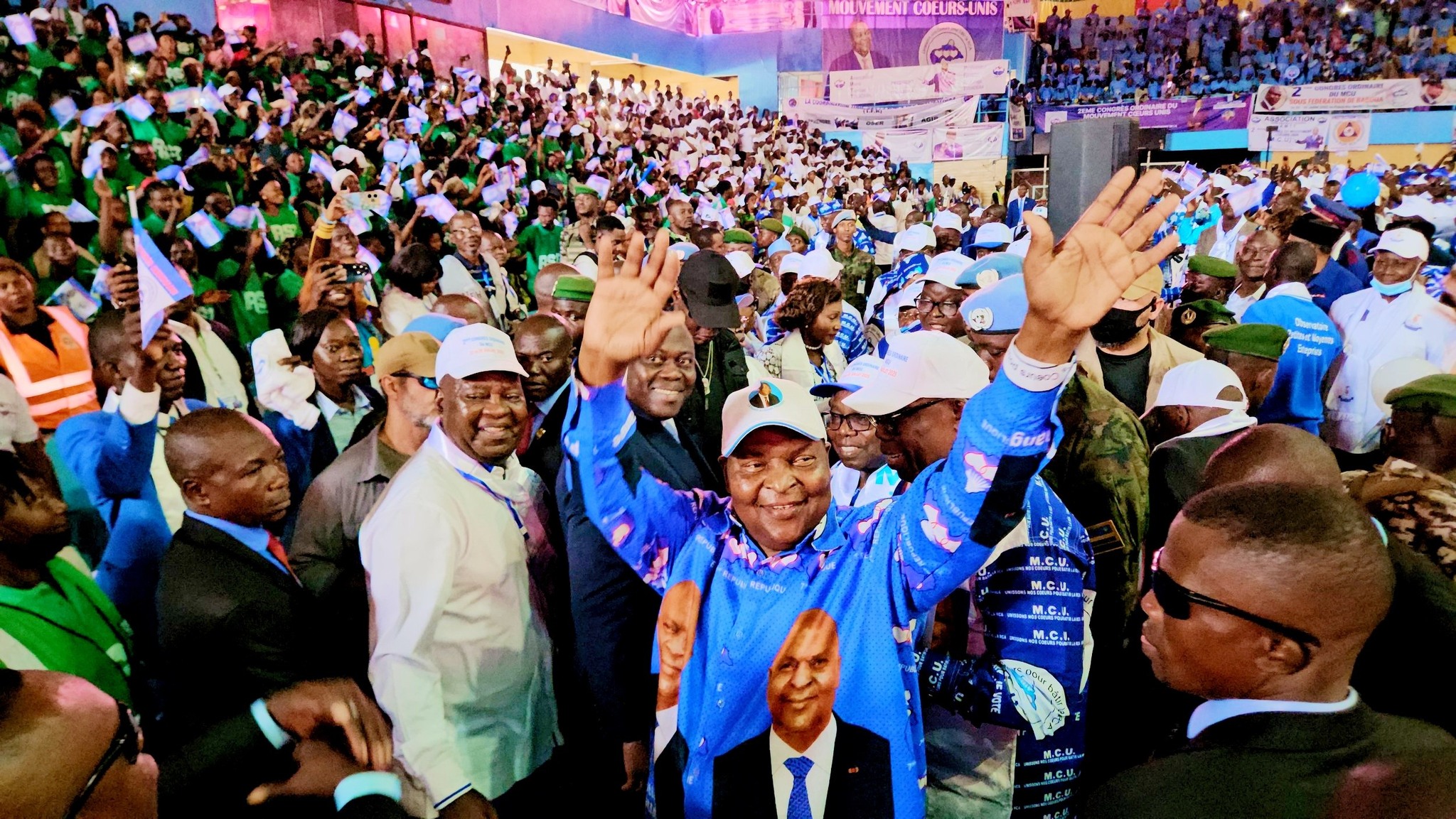 Des Centrafricains satisfaits de la victoire provisoire dès le 1er tour du Président sortant Faustin Archange Touadéra