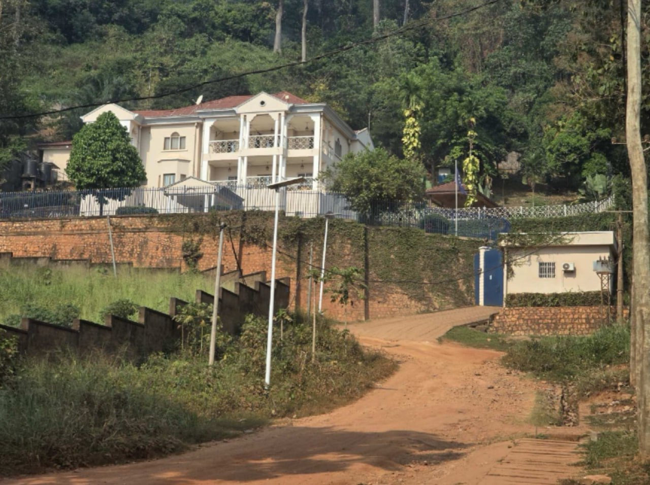 Quand l&rsquo;Union Européenne finance Dologuélé à travers le paiement de soi-disant loyer de la maison construite grâce à la corruption de 10%