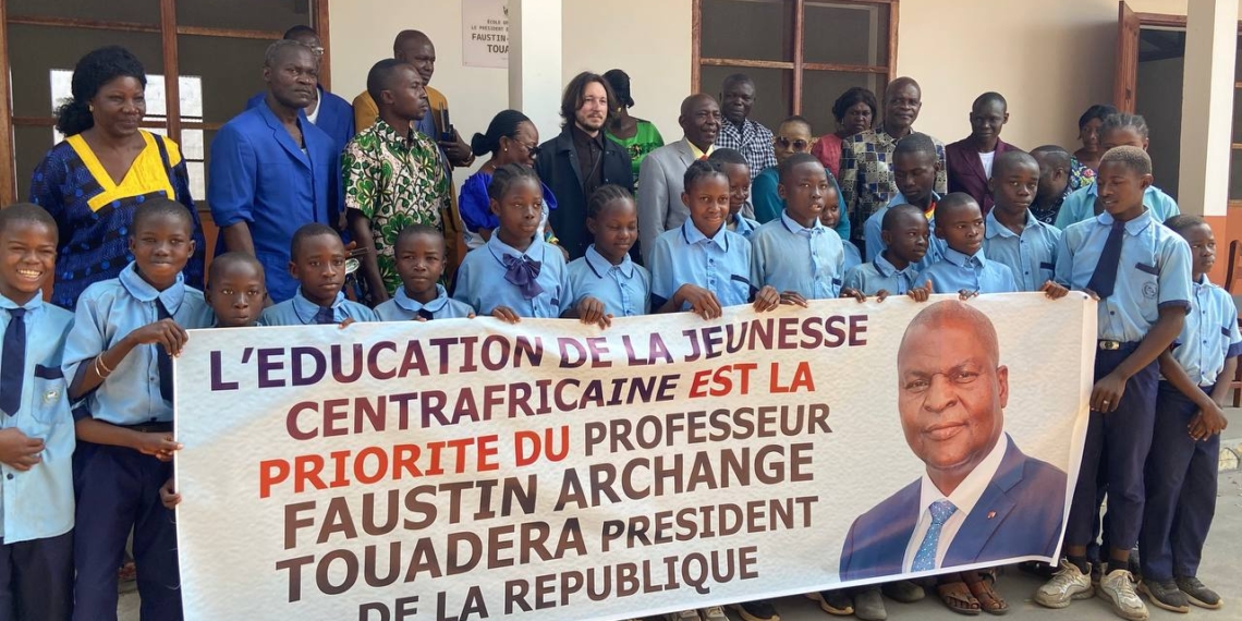 Cérémonie de remise officielle d’un bâtiment de trois salles de classe au «Lycée Scientifique Faustin Archange Touadéra»