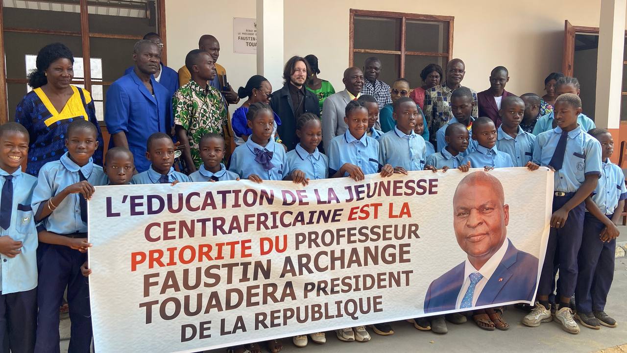 Cérémonie de remise officielle d’un bâtiment de trois salles de classe au «Lycée Scientifique Faustin Archange Touadéra»