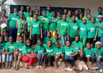 L’association «Rassemblement et Soutien à Touadéra» (RST) nettoie les locaux de Radio Lengo Songo