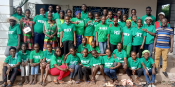 L’association «Rassemblement et Soutien à Touadéra» (RST) nettoie les locaux de Radio Lengo Songo