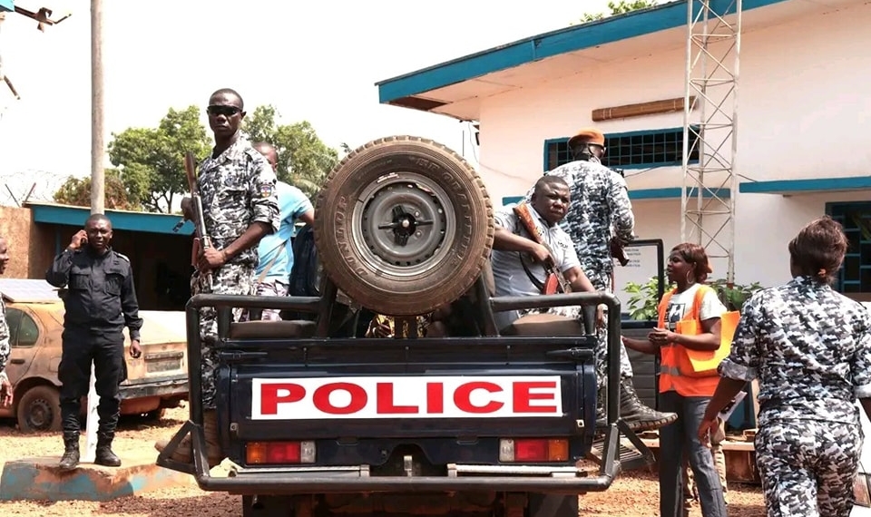 Manuella Manikou âgée de 10 ans échappe à un réseau de marchandage au Km5
