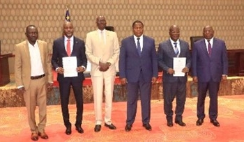 Construction de l’autoroute reliant Bambouti à Sibut : sous l’égide du Président Touadéra la signature de contrat a eu lieu