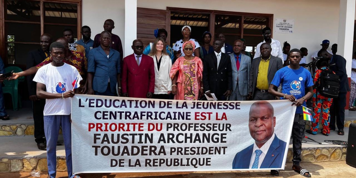 Sur l’initiative du Président Touadéra, la mission russe renforce la capacité infrastructurelle du Lycée de Bimbo en bâtiment de trois salles de classe