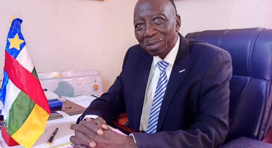 Le Gouverneur de Bas-Oubangui Éric Sorongopé Zoumandji tire la sonnette d’alarme sur la prolifération abusive des bars et lieux de culte