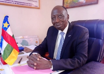 Le Gouverneur de Bas-Oubangui Éric Sorongopé Zoumandji tire la sonnette d’alarme sur la prolifération abusive des bars et lieux de culte