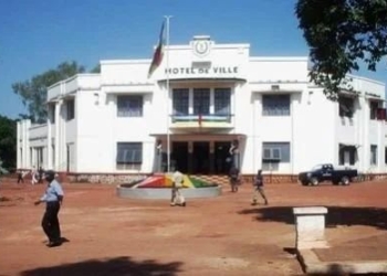 Le personnel de la Mairie de Bangui, vent debout et proteste contre la reprise de fonction d’Emile Gros Raymond Nakombo