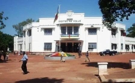 Le personnel de la Mairie de Bangui, vent debout et proteste contre la reprise de fonction d’Emile Gros Raymond Nakombo