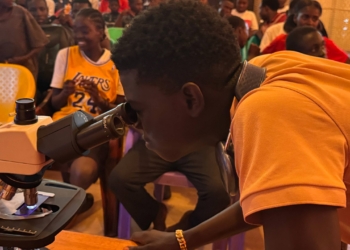 Journée Mondiale de la Santé : des médecins russes échangent avec les jeunes auditeurs à la Maison Russe de Bangui