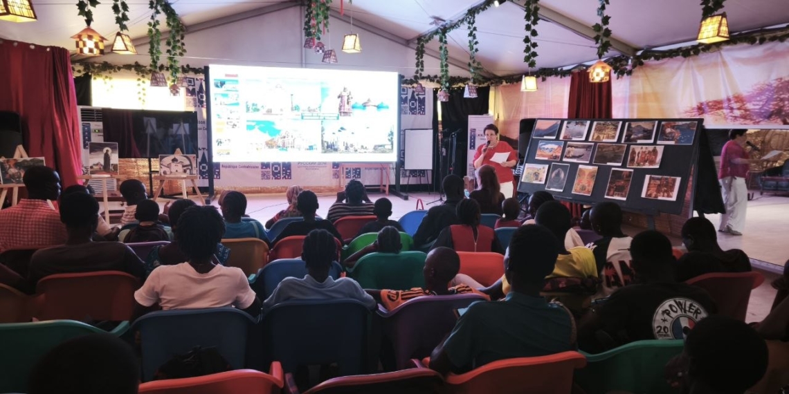 Journée Internationale de la Culture : la Maison Russe de Bangui accueille des jeunes qui échangent autour des idéaux culturels  