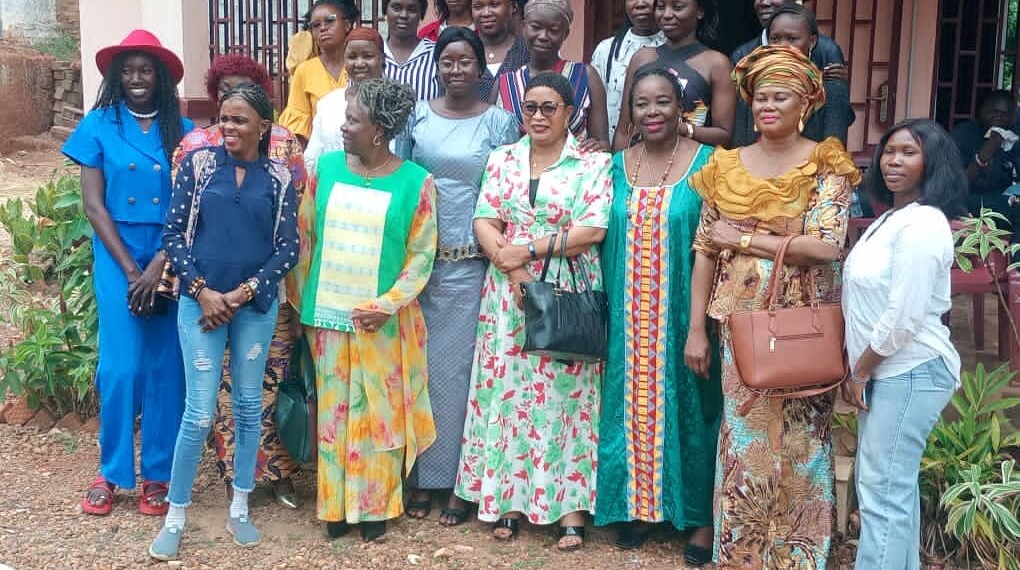 Les femmes professionnelles des médias observent une journée de réflexion sur leurs droits