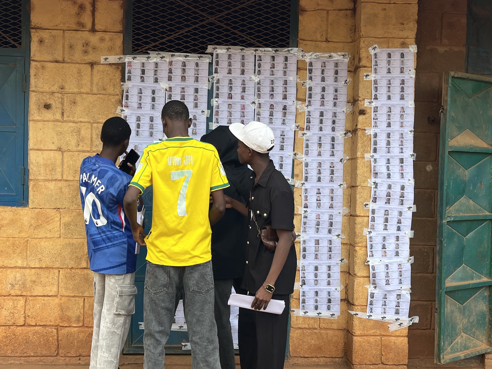 En Centrafrique, les bureaux de vote sont ouverts depuis ce matin pour le second tour des élections législatives, les partielles et régionales