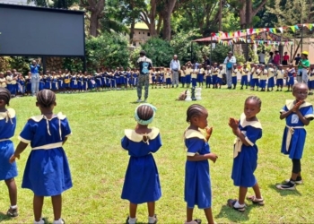 Plus de 150 enfants âgés de 5 ans du groupe scolaire Saint-Clair rendent visite à la Maison Russe à Bangui