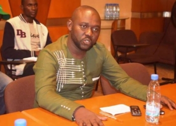 Le candidat Davy Yannick Andjida en campagne dans sa circonscription du 5ème II à travers la projection de film « Touriste »