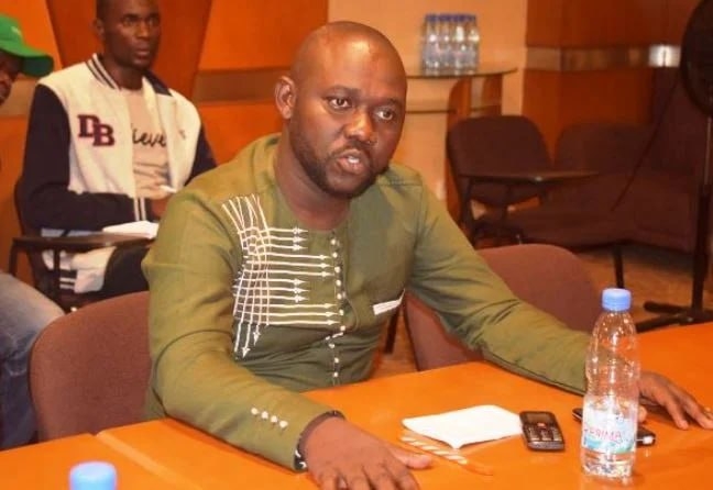 Le candidat Davy Yannick Andjida en campagne dans sa circonscription du 5ème II à travers la projection de film « Touriste »