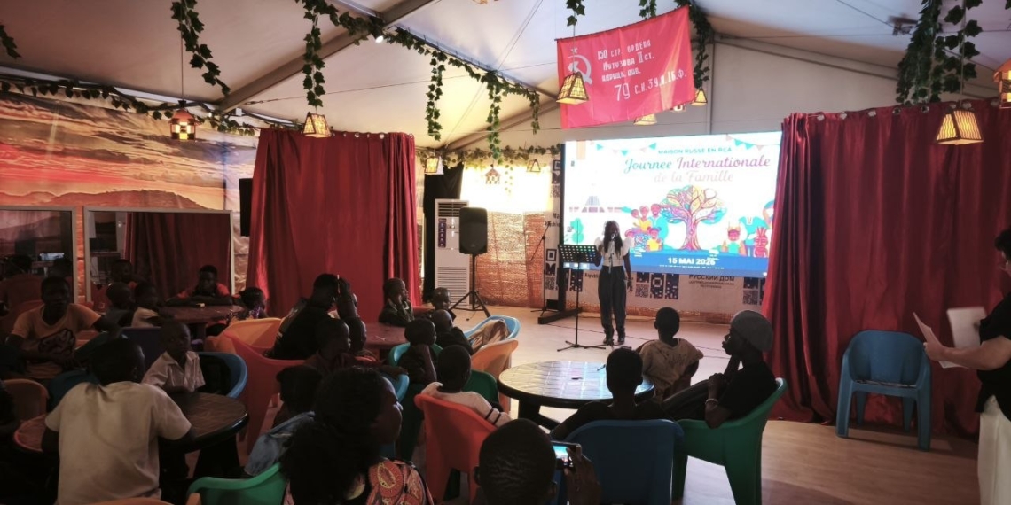 À Bangui, la Maison Russe offre aux enfants une Fête de la Famille inoubliable : spectacles, jeux et douceurs