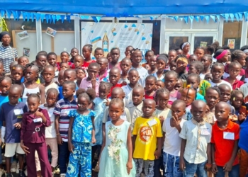 Les enfants de l’école de dimanche de Sapka-Mborla en visite à la maison Russe de Bangui