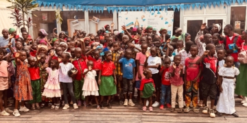 75 enfants de l’Ecole du Dimanche de l’Église Apostolique de Brazza découvrent la Maison Russe de Bangui