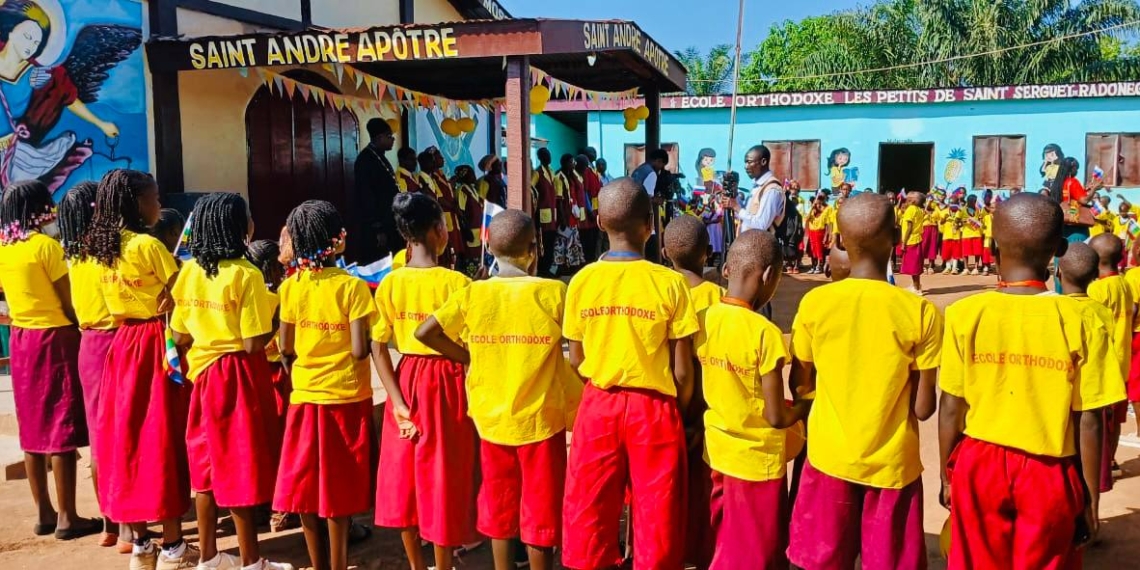Les élèves de l’école Orthodoxe «Les Petits de Saint Sergueï de Radonnège» de Bimbo bouclent l’année scolaire 2025-2026 en beauté