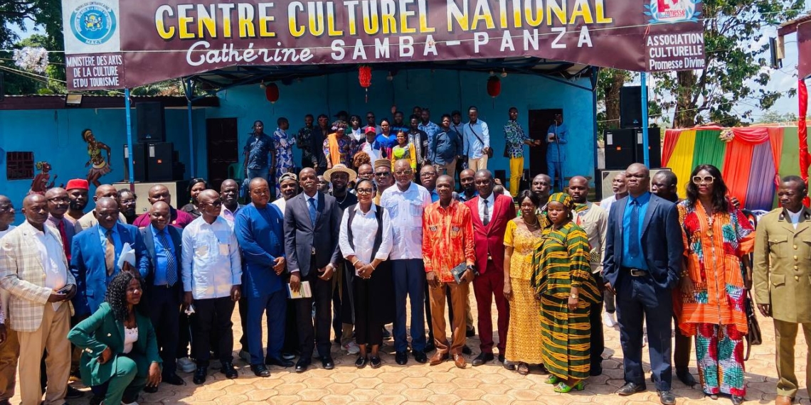 Un échange fructueux entre la Ministre des Arts,de la Culture et du Tourisme ,Gina Lawson Roosalem et les artistes centrafricains.