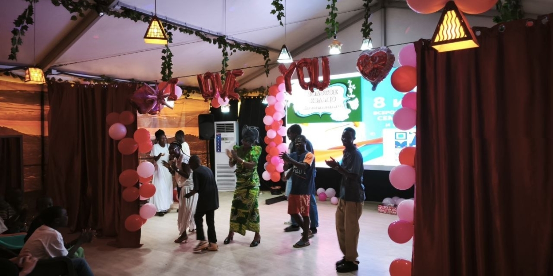 Le Centre Culturel Maison Russe de Bangui célèbre la Journée de la famille de l’amour et de la fidélité dans une ambiance festive