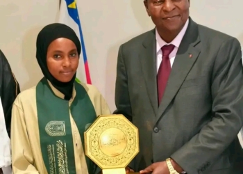 Kaltouma Kabaro, 3ème au concours international de Coran, reçue par le Président Touadéra