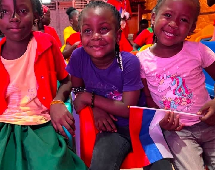 Une journée culturelle et récréative pour les enfants de l’église apostolique Pierre Angulaire de Bimbo à la Maison Russe de Bangui