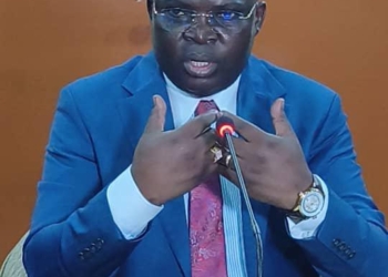 Le Ministre d’Etat à la Communication Evariste Ngamana recadre Anicet Georges Dologuélé dans ses délires