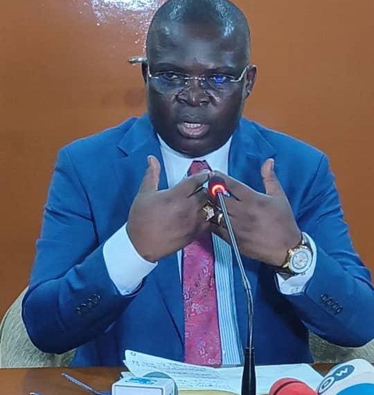 Le Ministre d’Etat à la Communication Evariste Ngamana recadre Anicet Georges Dologuélé dans ses délires
