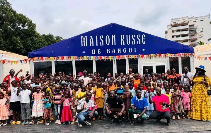 En prélude à la rentrée scolaire, la Maison Russe de Bangui célèbre la « Journée de la connaissance » avec les enfants