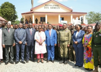 Le Président Touadéra prend part au repas de corps pour renforcer la cohésion entre les forces de défense et de sécurité et les alliés russes et rwandais