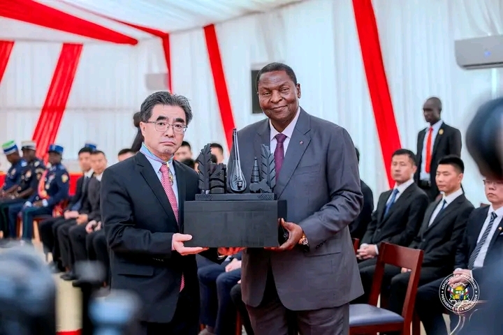 RCA : en fin de mission, l’ambassadeur de Chine Li Qinfeng élevé au grade de Commandeur