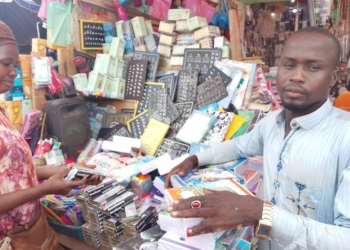 Rentrée scolaire 2026-2027 : les fournitures baissent de prix à Bangui, les sacs à dos prennent de la valeur