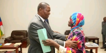 Centrafrique : après onze mois de captivité, les trois ex-otages de Bambouti reçus par Touadéra