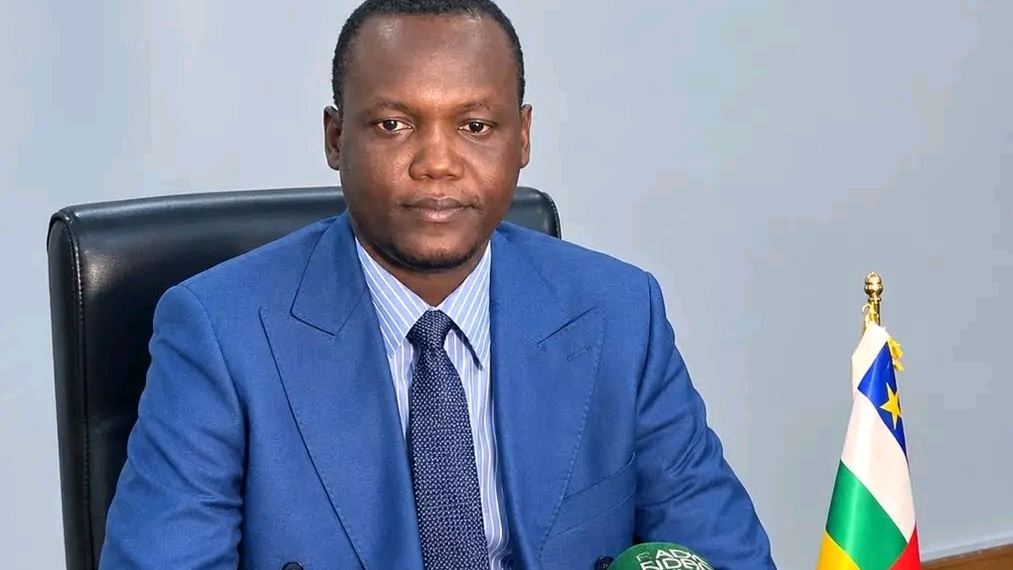 Le Ministre Héritier Doneng annonce la réhabilitation globale du Complexe Sportif Barthélemy Boganda dans un bref délai