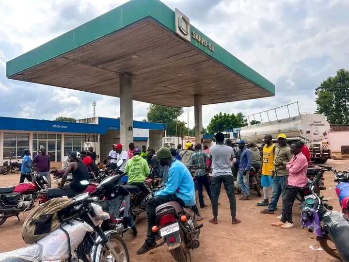 Hausse du carburant : le transport flambe à Bangui, le gouvernement interpellé sur la régulation du secteur