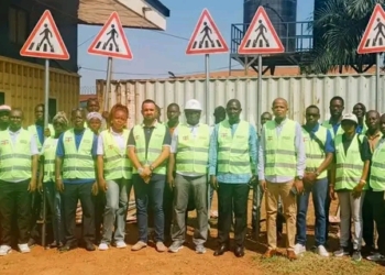 Sécurité routière : des panneaux et passages piétons installés devant les écoles de Bangui